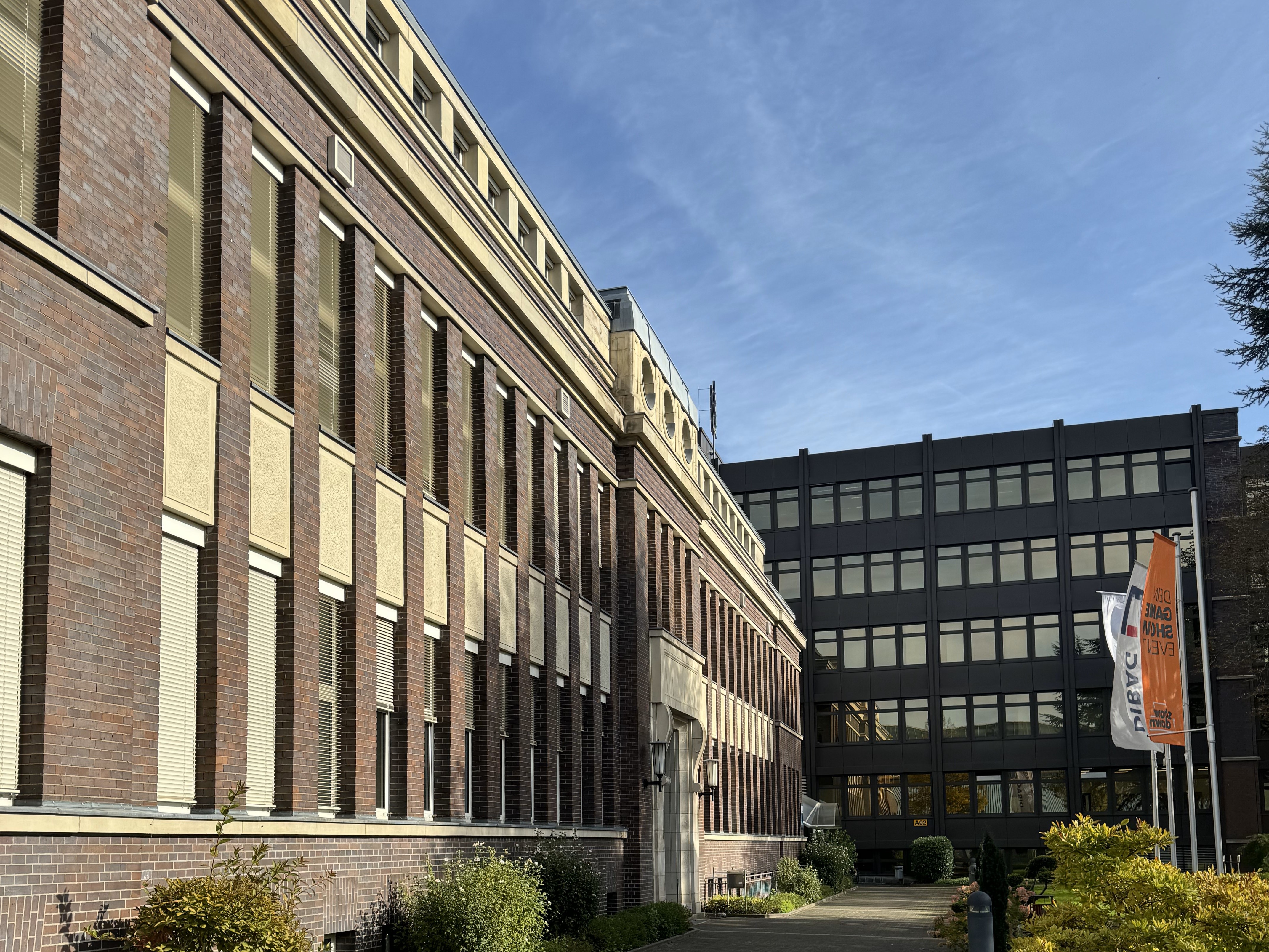 Außenansicht Bürotrakt