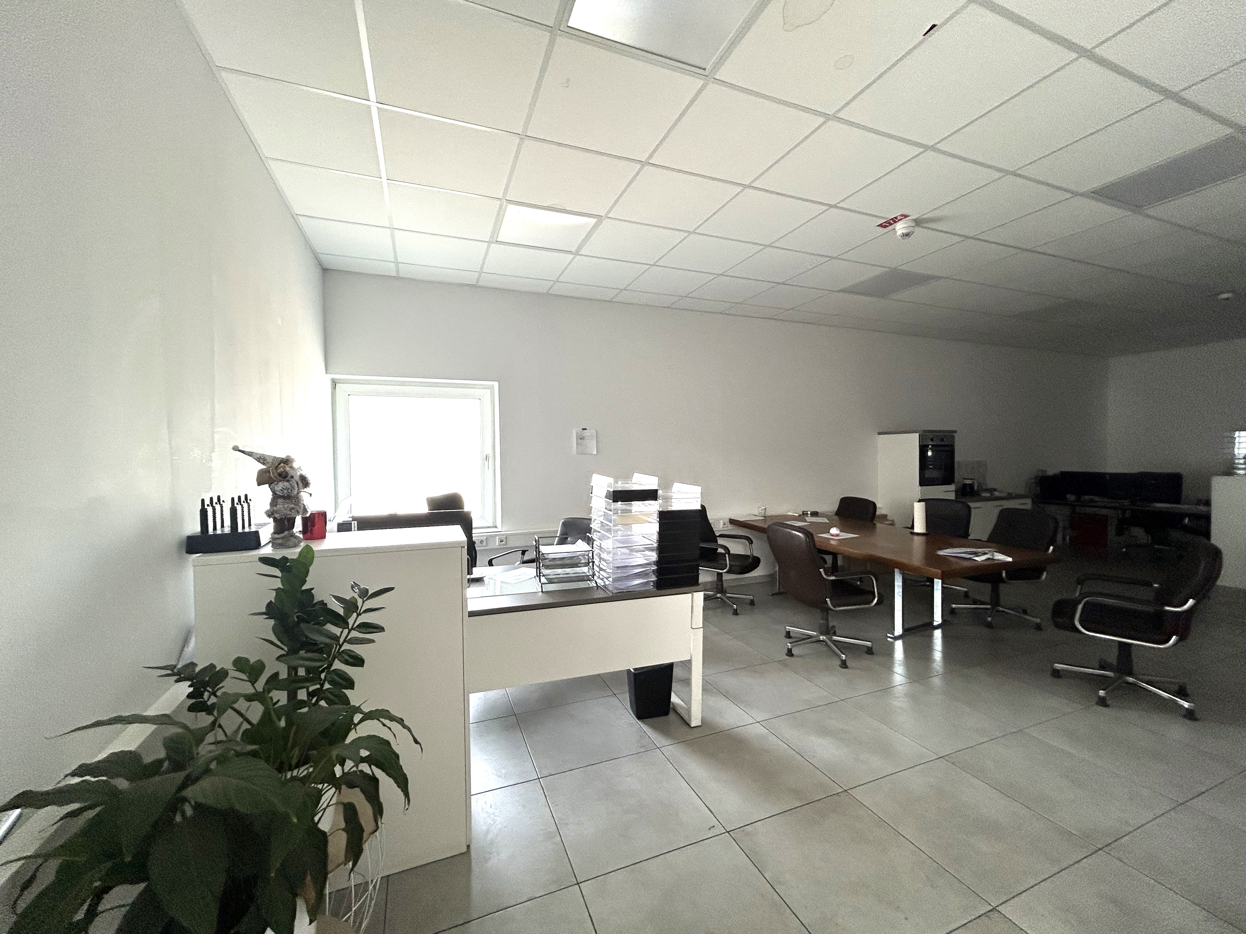 Innenansicht Büro v. Halle 4