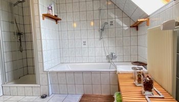 Möbliertes Berufspendlerzimmer in Berufspendlerwohngemeinschaft frei