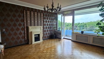 Wohnen mit Weitblick: 4-Zimmer-Wohnung mit Balkon und TG