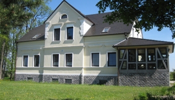 Haus mit zukunftsweisender Erdwärmeheizung, eingebettet in 2,4 ha Natur–ideal für Wohnen und Gewerbe