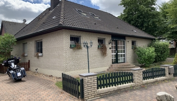 Freistehender Einfamilien-Bungalow mit ausgebautem Dachgeschoss