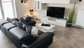 VON PRIVAT! TOP! Neuwertige luxuriös ausgestattete Wohnung, incl. Stellplatz!