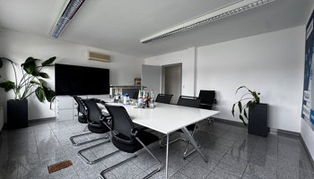 240m² Bürofläche auf einer Büroetage im modernen Bürogebäude, nähe Autobahn im Gewerbegebiet