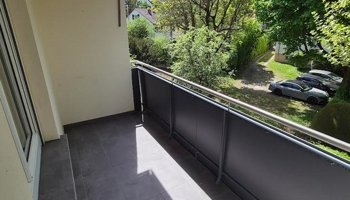 Renovierte, helle 3-Zimmer-Wohnung mit Balkon und Einbauküche