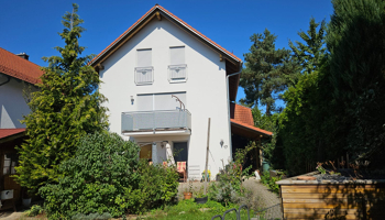 Maklerfrei ! - Einfamilienhaus mit Einliegerwohnung und Garten in Neufahrn in Niederbayern