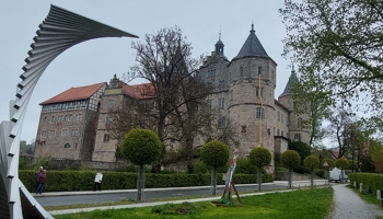 Investoren aufgepasst: Großes Sanierungsobjekt mit Spielhalle & Wohn-Gewerbepotenzial