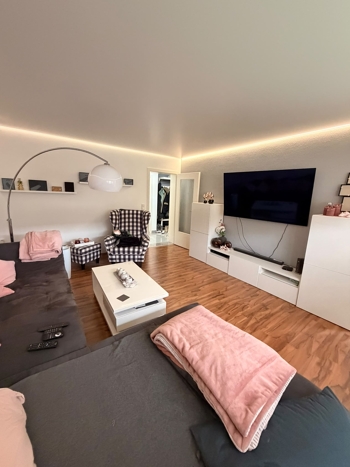 Gepflegte 2,5-Zimmer-Wohnung mit Balkon in OHZ