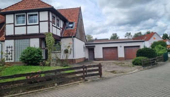 Doppelhaushälfte mit Doppelgarage