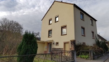 Ab sofort Haus 5-Zimmer mit keinem gemütlichen Garten zu vermieten