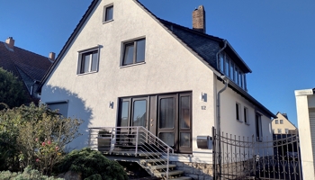 Gepflegtes Zweifamilienhaus mit Pool in ruhiger Lage - provisionsfrei - bitte keine Markleranfragen.