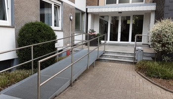 provisionsfreie helle 2,5 Zi. Wohnung mit Aufzug, Balkon und schöner Aussicht