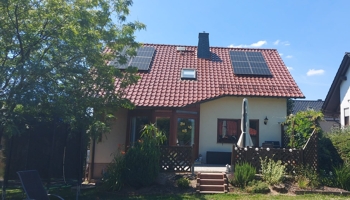 Einfamilienhaus mit Doppelgarage und Keller - einzugsbereit