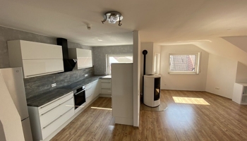 Helle 4-Zimmer-Wohnung mit Balkon und Garage in zentraler Lage von Waghäusel-Kirrlach