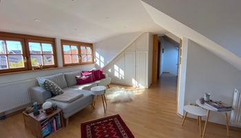 Wunderschöne 4-Zimmer-Maisonette-Wohnung mit Balkon und Gartennutzung