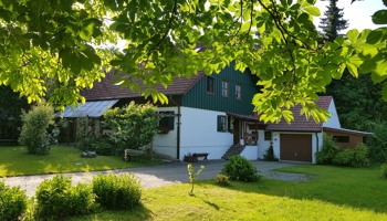 Wunderschönes Landhaus aus Holz, provisionsfrei, Zweifamilienhaus, sehr gut angebunden