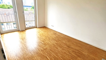 Skylineblick 4 Zimmer Wohnung Nähe Messe und Europaviertel