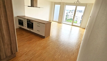 Skylineblick 4 Zimmer Wohnung Nähe Messe und Europaviertel Am Römerhof 51