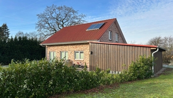 Moderne Wohlfühloase: Einfamilienhaus mit Garten, provisionsfrei
