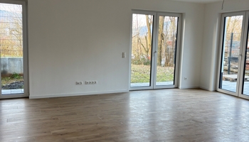 *Erstbezug* helles Reihenendhaus mit Garten und Terrasse