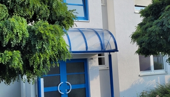 Stilvolle 2-Zi ETW in 6FH mit Balkon und Garage in Maintal.