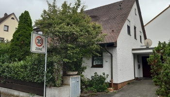 Gepflegte Doppelhaushälfte mit Küche, Sauna und Garage in Oberasbach provisionsfrei zu verkaufen !!!