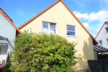 Ankommen, wohlfühlen, Zuhause sein – gepflegte DHH mit Garten, Garage und ausgebautem Spitzboden