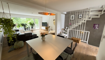 Schönes Haus mit Koiteich in fantastischer Lage
