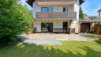 Großzügiges Zweifamilienhaus mit Südgarten und großer Terrasse
