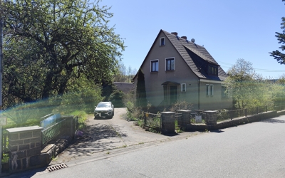 Einfamilienhaus mit großem Grundstück, Brunnen und Teich in Neukirch/Lausitz