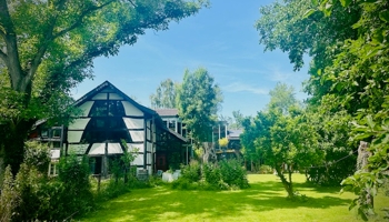 Ein Ort für Visionäre: Extravagantes Landhaus mit Seele, Stil und Naturblick
