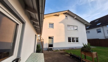Großzügiges Einfamilienhaus mit ELW + Garten und Doppelgarage