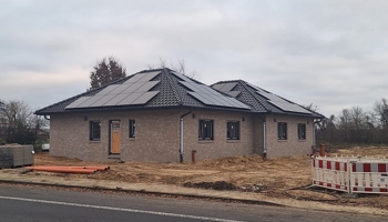 Von Privat. Neubau Bungalow mit KfW-40 Standard inkl. Carport und PV- Anlage mitten in Herbrum