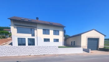 Familienhaus mit Einliegerwohnung, Süd-Talblick, Pool und großer Garage in Weilersbachs bester Lage