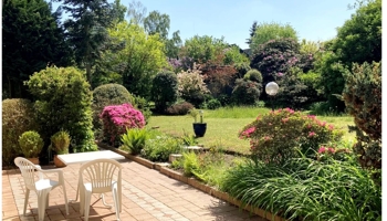 Moderne Wohnung mit wunderschönem Garten - kernsaniert