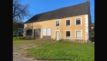 Freistehendes Bauernhaus mit großem Grundstück
