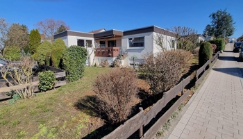 Winkelbungalow mit Einliegerwohnung – Raumwunder in ruhiger Lage!  Ohne Makler - provisionsfrei -