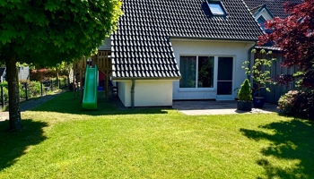 Reihenendhaus mit großem Garten in Spielstraße