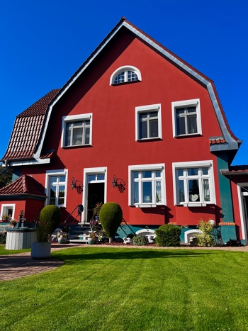 Historische Villa mit Charme, 212 m², Kamin, Pool & großer Garage