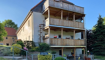 MFH mit 4 Wohnungen, vollvermietet mit Ausbaureserve von privat