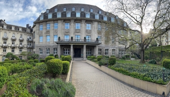 Kaiser-Friedrich-Residenz: Exklusive 190 m² Maisonette mit Panoramablick, Grandhotel-Flair & Spa