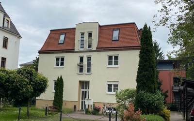 Charmante 2,5 Zimmer-Dachgeschosswohnung mit Balkon und Carport in Dresden-Striesen