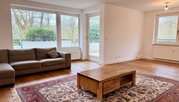 117 m² sanierte 4-Raum-Wohnung mit 2 Balkonen und TG Stellplatz in Wandsbek