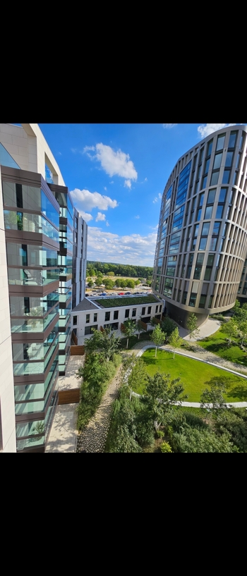 Moderne Mainblick-Wohnung mit EZB-Aussicht im Hafenpark-Quartier