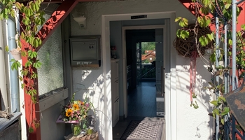 Hereinspaziert – willkommen in Ihrem kleinen Glück mit wunderschönem Garten fürs Herz 🌿🌸🏡 