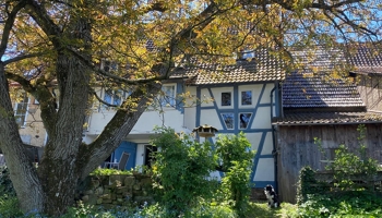 Bauernhaus im Grünen