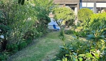 Reihenmittelhaus (Split-Level) mit Garten und Garage von Privat in Mülheim-Dümpten.