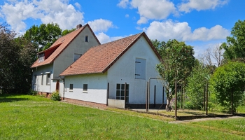 Provisionsfreies Ein- bis Zweifamilienhaus mit Nebengebäude in Völksen