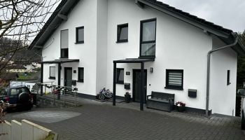 Doppelhaushälfte mit separater Einliegerwohnung !Provisionsfrei!