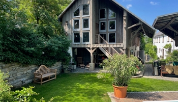 Wunderschönes Paradies mit Traumgarten für Kinder und Eltern